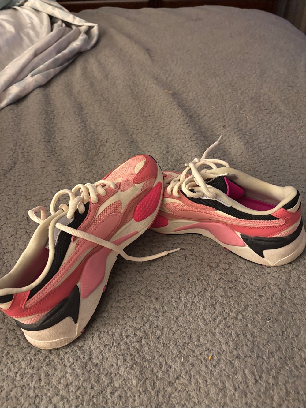 Puma Women's Pink and Black Chunky Athletic Sneakers